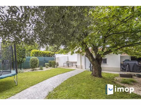 maison avec extérieur