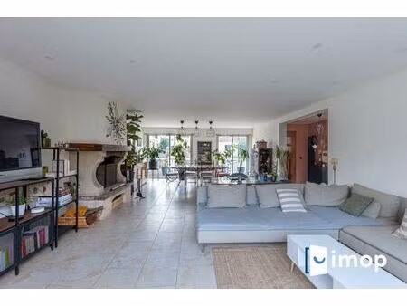 esprit contemporain pour cette maison familiale avec 4 chambres