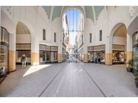 local commercial à louer dans le passage lemonnier