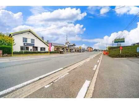 situation rare ! commerce à louer avec parking et terrasses