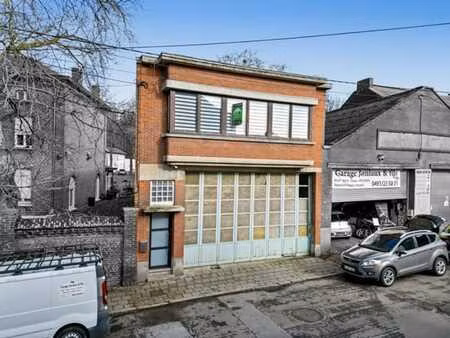 immeuble avec entrepôt et appartement 2ch.