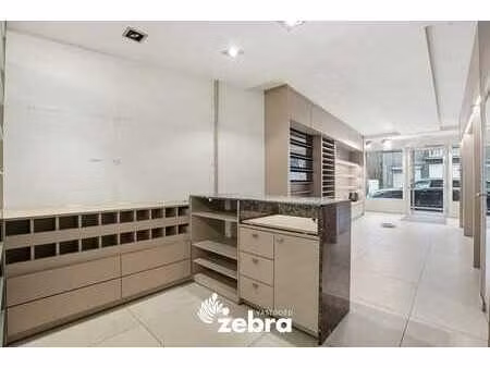 commercieel handelspand met stijlvolle woonst in centrum ...