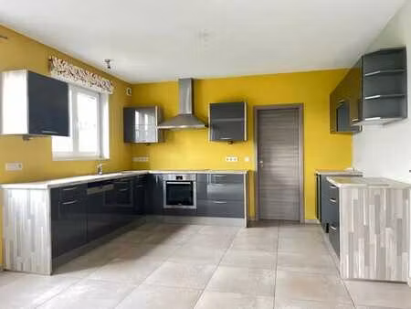 superbe habitation 4ch. avec jardin sise au calme à flavion