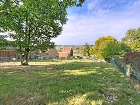 terrain à vendre offrant une magnifique vue verdoyante