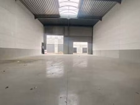 à louer – unité pme neuve de 240 m² avec 3 emplacements de p