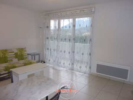 beau studio meublé avec parking