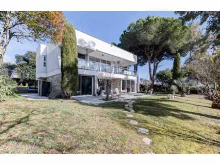 biot villa contemporaine avec grand jardin et vue dégagée