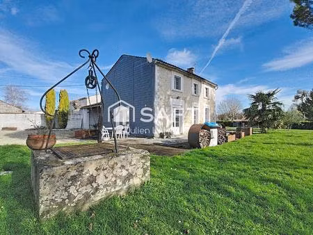 maison en pierre avec piscine et garage
