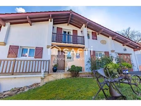 belle maison familiale avec vue sur les montagnes