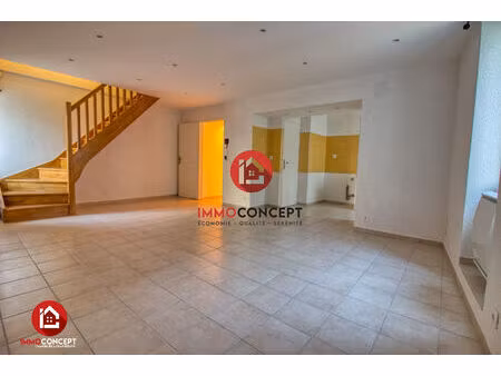 location maison 4 pièces 71 m² à roquemaure (30150)