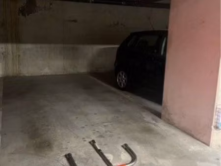 place de parking intérieure