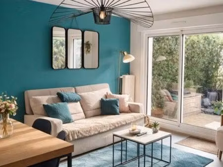 t3 meublé moderne avec terrasse de 25 m² et garage