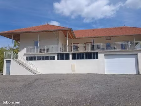 location t3 à boyer bourg