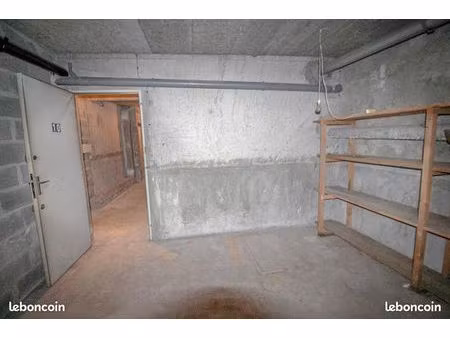 loue m² dans entrepôt hyper centre