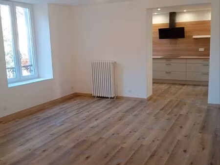 grand t4 rc lumineux avec terrasse et jardin paysagé partagé