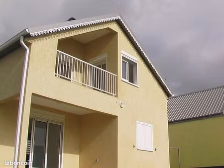 a louer villa f4 st gilles les hauts