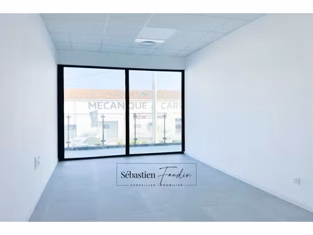 location locaux professionnels 1 pièce 16 m² à la seyne-sur-mer (83500)  671 €