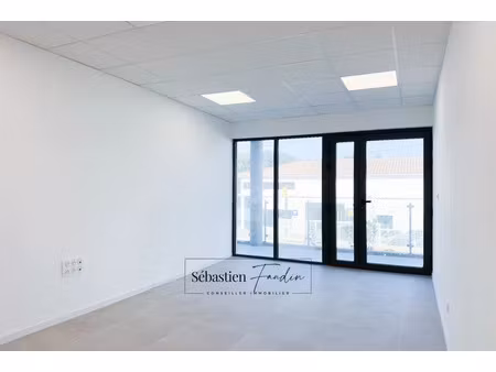 location locaux professionnels 1 pièce 30 m² à la seyne-sur-mer (83500)  1 005 €