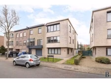 appartement d’angle lumineux avec terrasse et garage