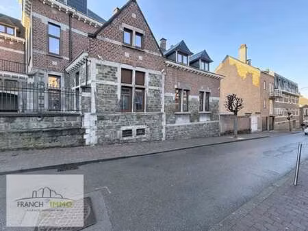 maison à louer à visé  2 chambres  avec garage et cour.