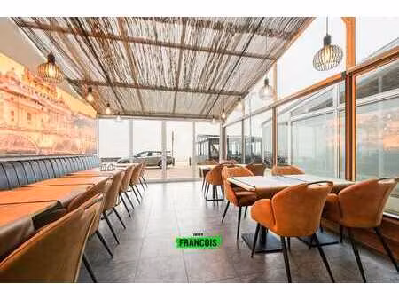 entreprise d'hôtellerie prospère située au centre du front …