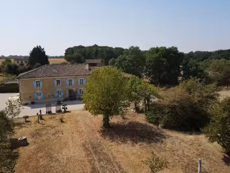 maison à vendre  gers  secteur de condom : propriété de 5 chambres avec dépendances ...