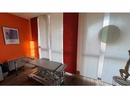 location commerce 133 m² à la tour-de-salvagny (69890)