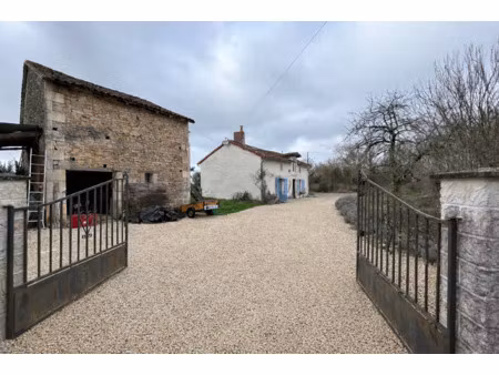 maison avec grange et terrain de 3 800 m2 / house with barn