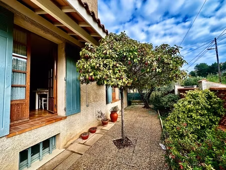 marseille 9ème  maison de 150m2 avec garage aménagé  dépendances et cuisine d'été