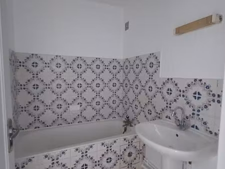 a 5 mn du centre  t4 très lumineux avec 2 balcons