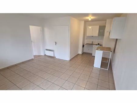 montévrain : appartement avec terrasse en location