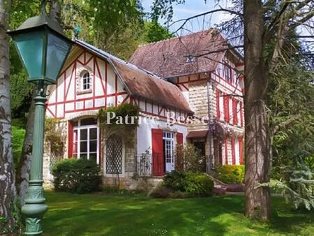 entre l'isle-adam et auvers-sur-oise  une maison de maître de style anglo-normand  ouverte