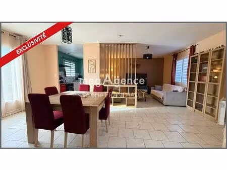 corpe  maison de plain-pied vendue avec locataire en place.