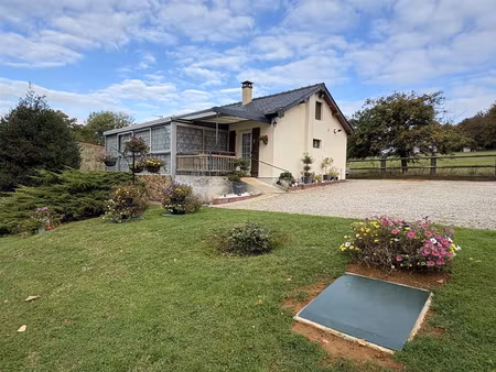 à seulement 5min de gacé et des axes autoroutiers  à moins d