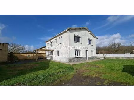 5/6 chambres  beaux volumes à vivre  jardin clos.