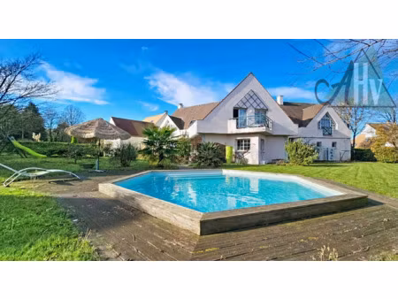 villa familiale de très bon standing sur le golf de bussy/gu