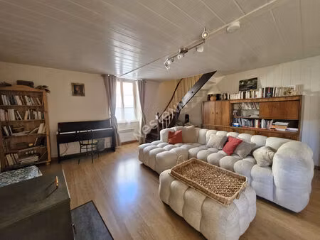 propriété de caractère avec espaces de vie multiples  5 chambres et 4 salles d'eau entre s