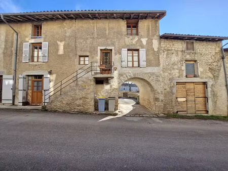 bâtisse familiale de caractère avec espaces de vie multiples  5 chambres et 4 salles d'eau