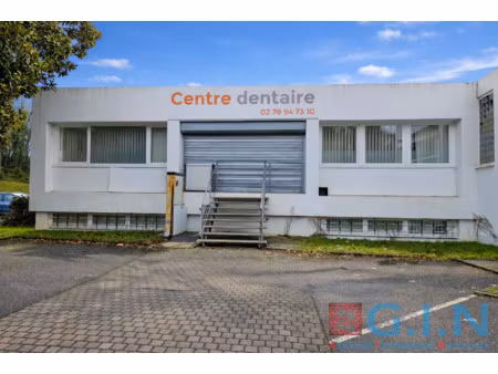 à louer ensemble immobilier professionnel d'environ 548 m2