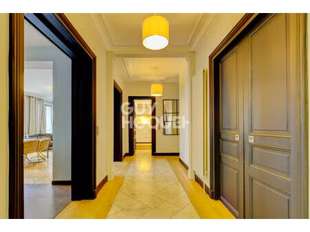 paris 17 appartement familial ou bureaux - 223 m2 + 100 m2 jardin  meublé