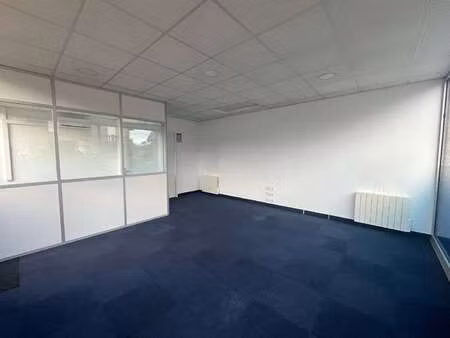 location bureaux et commerces à perros-guirec (22700) : à louer / 35m² perros-guirec