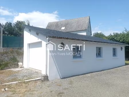 chateauneuf du faou (29520)  terrain avec garage  atelier  parking privé  en centre bourg.