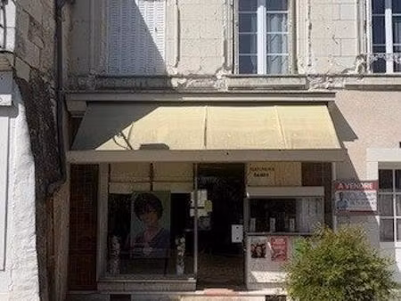 murs commerciaux de 35 m² et appartement au dessus de 59 m²