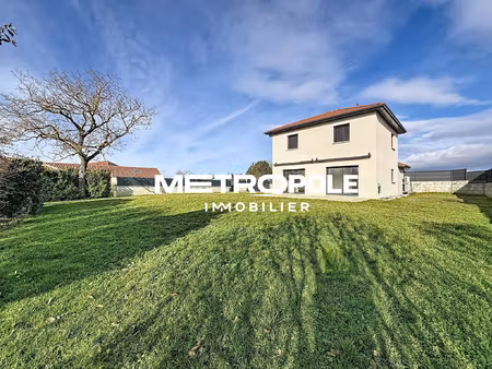 maison t4 d'environ 107 m2 sur une parcelle de 717 m2