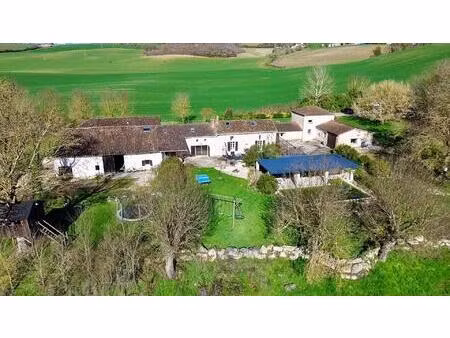 deux maisons  piscines et grange au cœur de la campagne