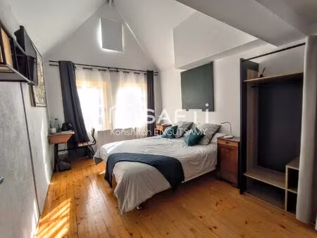 maison de ville de 235m²  5 chambres  située dans une rue historique piétonne