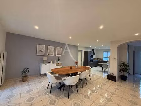 location maison à la roche-sur-yon le bourg sous la roche (85000) : à louer / 127m² la roc