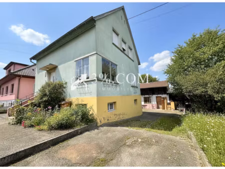 maison à rénover avec 3 chambres sur un terrain de 5.64 ares.