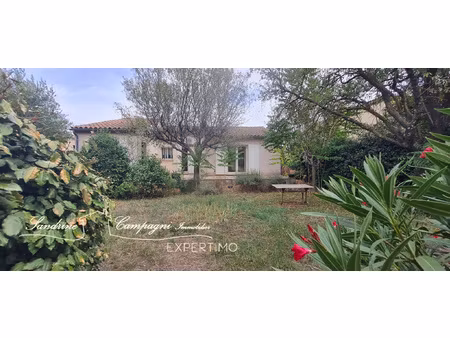 villa de plain pied  t4 avec garage  cour et jardin arboré p