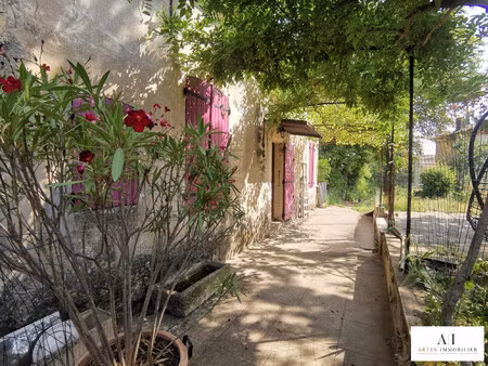 vaste maison avec deux logements et dépendances sur 1518 m² de